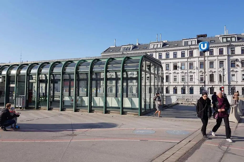 Schonbrunn Apartment Vienna