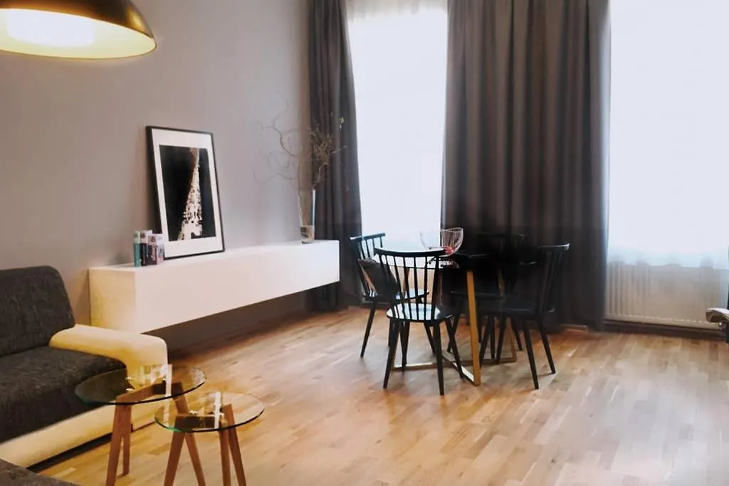 Schoenbrunn Apartment contacts